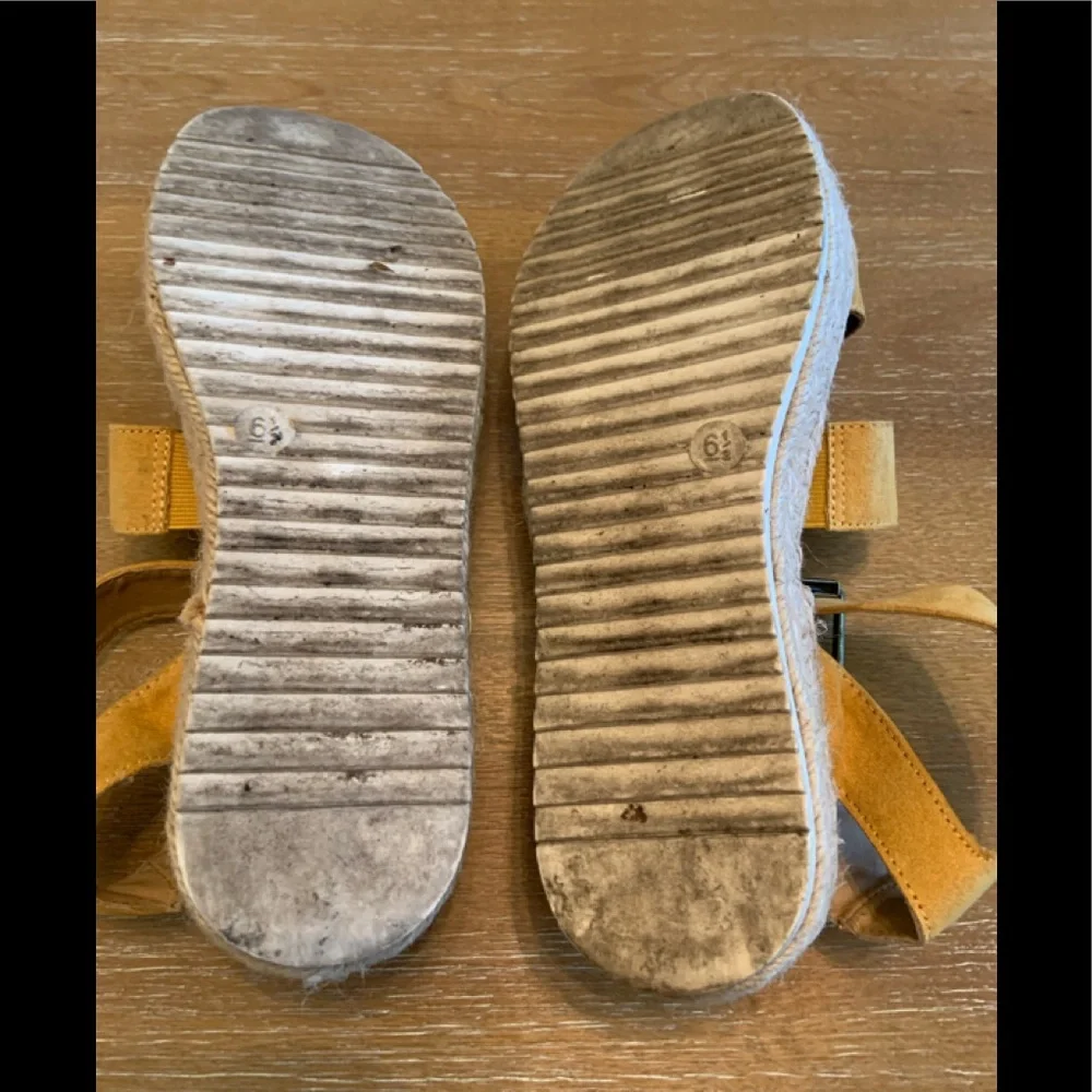 Espadrilles - Picture 3 of 4
